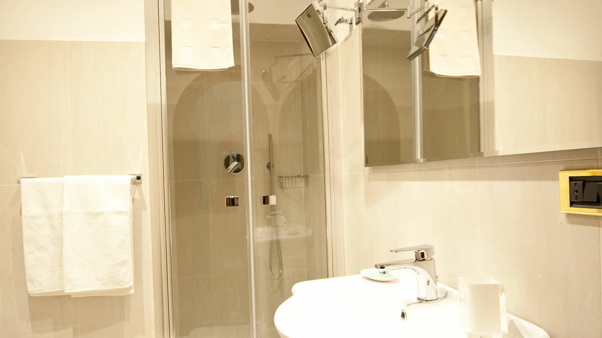 Guesthouse Borromeo Roma 3*, Rome Italy